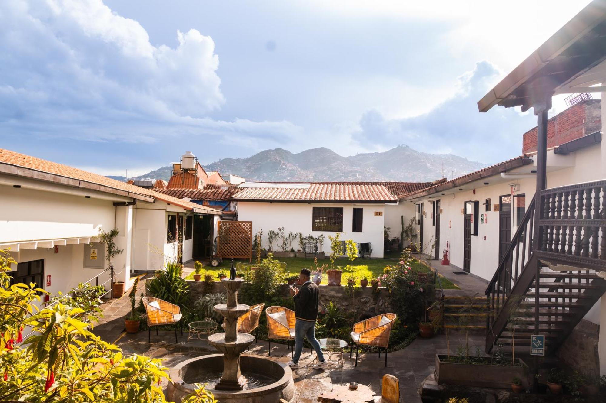 Black Llama Hostel Cuzco Buitenkant foto