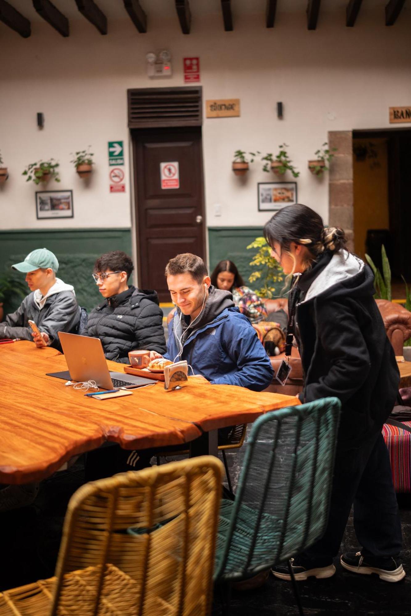 Black Llama Hostel Cuzco Buitenkant foto